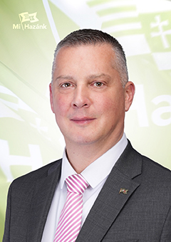 GRUNDTNER ANDRÁS fényképe