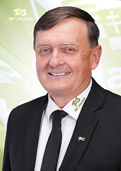 FÖLDESI MIHÁLY fényképe